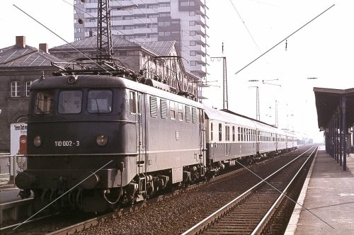 Elektro-Lok-Dia · 110 002 (E10.0) - DB - Hbf. Fürth/Bayern - 1977
